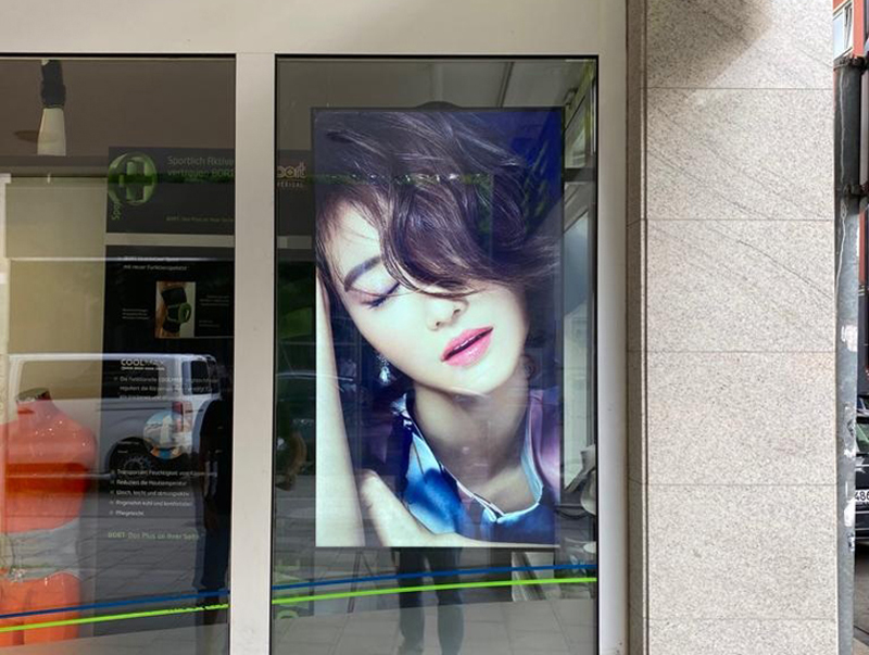 Overview of large shopping mall applications for touch-screen advertising machines