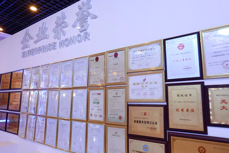 Compliant with CE, RoHS, FCC and UL Standards